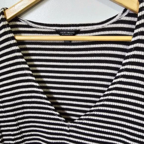 EUC LUCKY BRAND DEEP V NECK STRIPED HALF SLEEVES RIBBED TOP SIZE XL - Picture 2 of 13